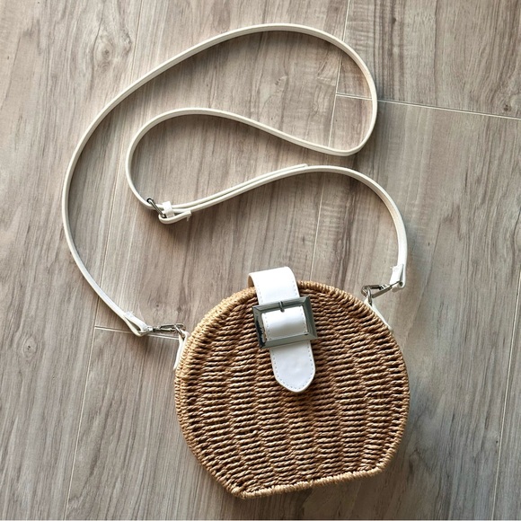 Round Wicker Woven Crossbody Bag - Picture 7 of 7